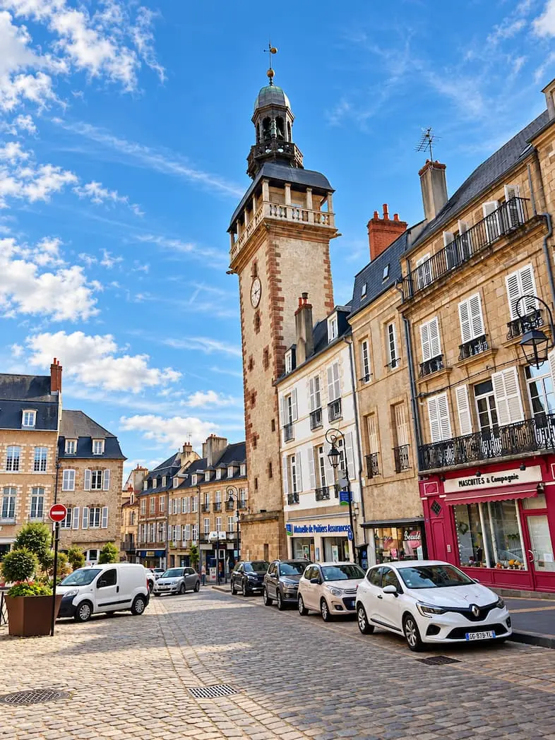 Le Jacquemart dans le centre de Moulins