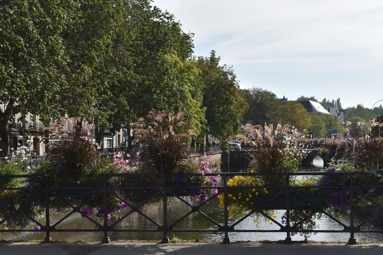 Passerelle fleurie à Quimper